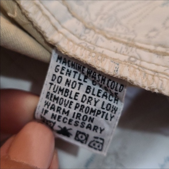 Tommy Bahama Khaki Shorts, Size 42 - Picture 7 of 8